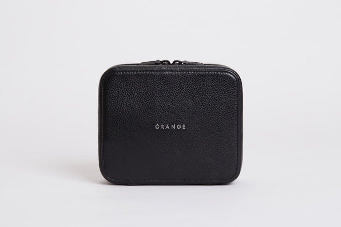 ガジェットもオシャレに持ち運びたい！本格レザーのガジェットポーチ