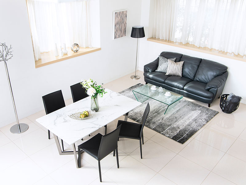 本革ソファ+大理石風ダイニングテーブル モノトーンインテリア