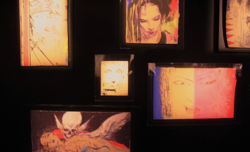 夏休みアート特集】HYDEそっくりの人形も！ 壮大な世界観で魅せる