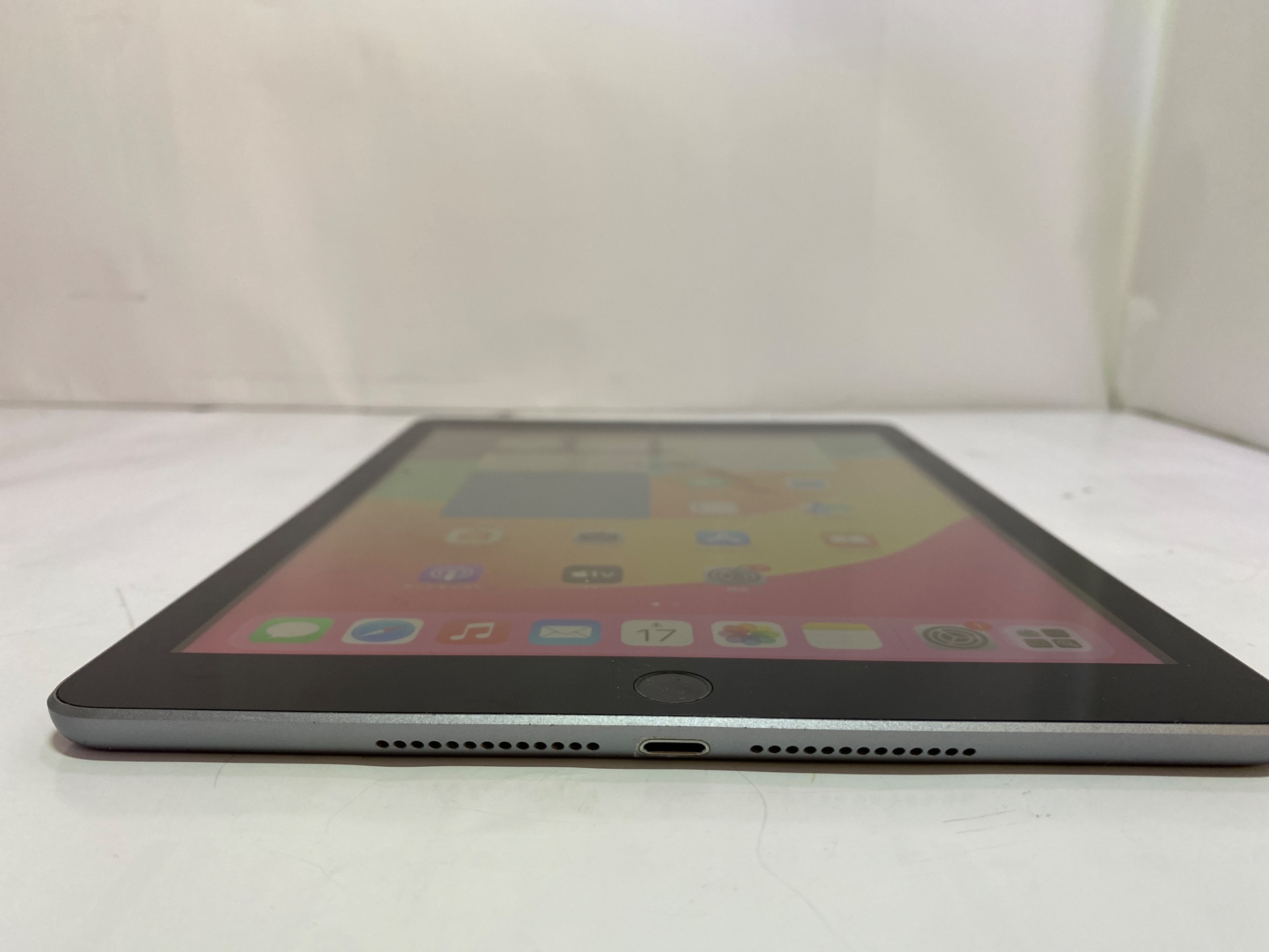 APPLE(アップル) iPad 9.7インチ 第6世代 Wi-Fi+Cellular 32GB MRM02J