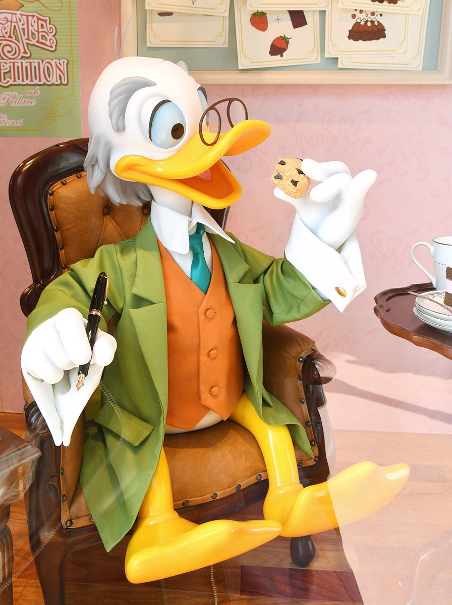 東京ディズニーランド ペイストリーパレスのウィンドウに