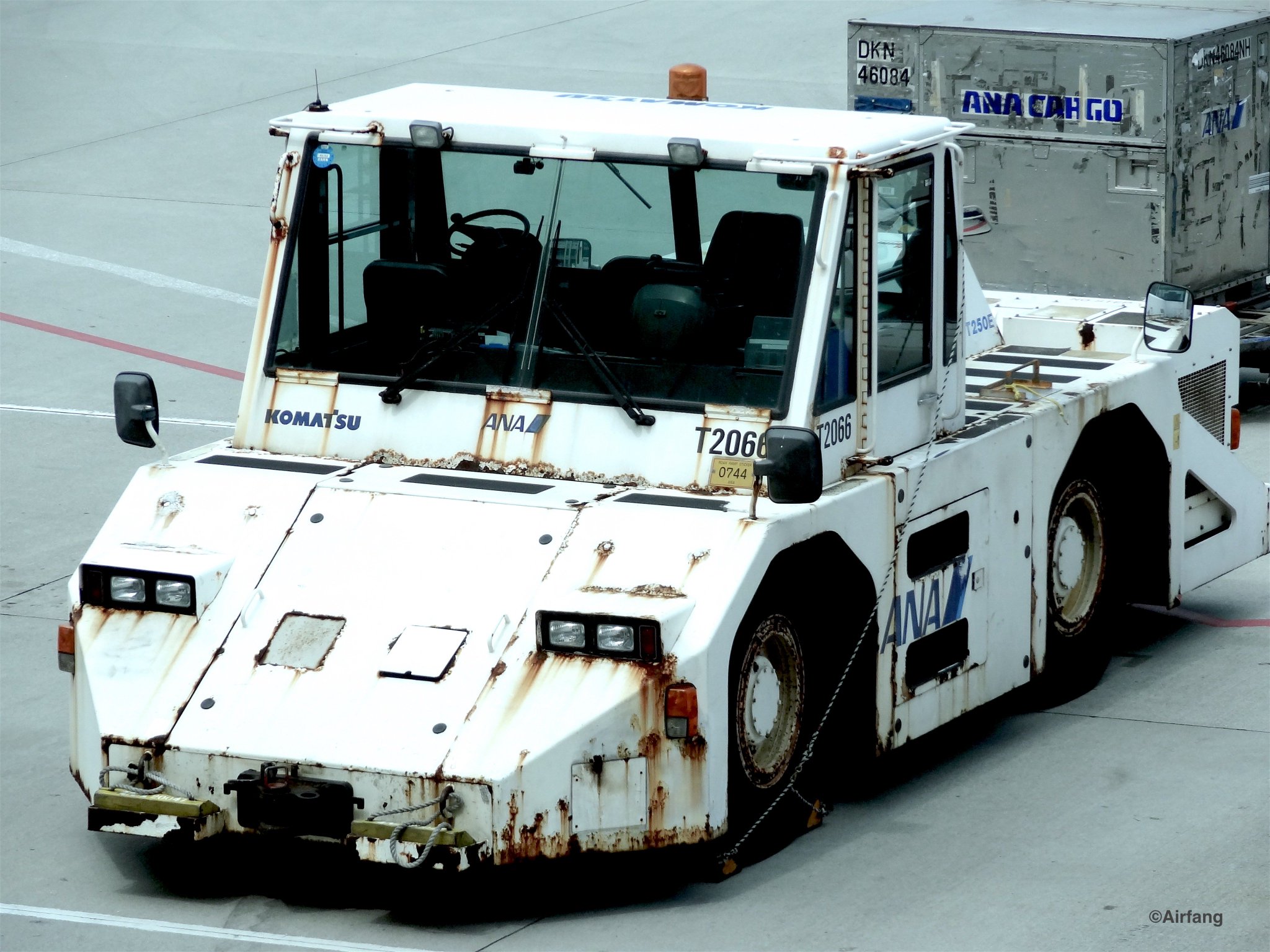 JC Wings全日空 1:200 トーイングトラクター 【WT250E】 Amazon.co.jp