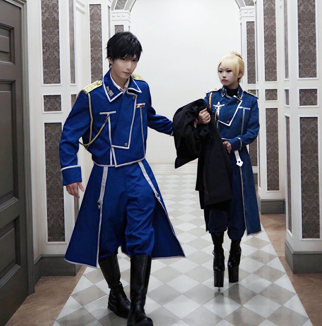 コスプレ:鋼の錬金術師]第4部目 ロイ・マスタング大佐 と リザ