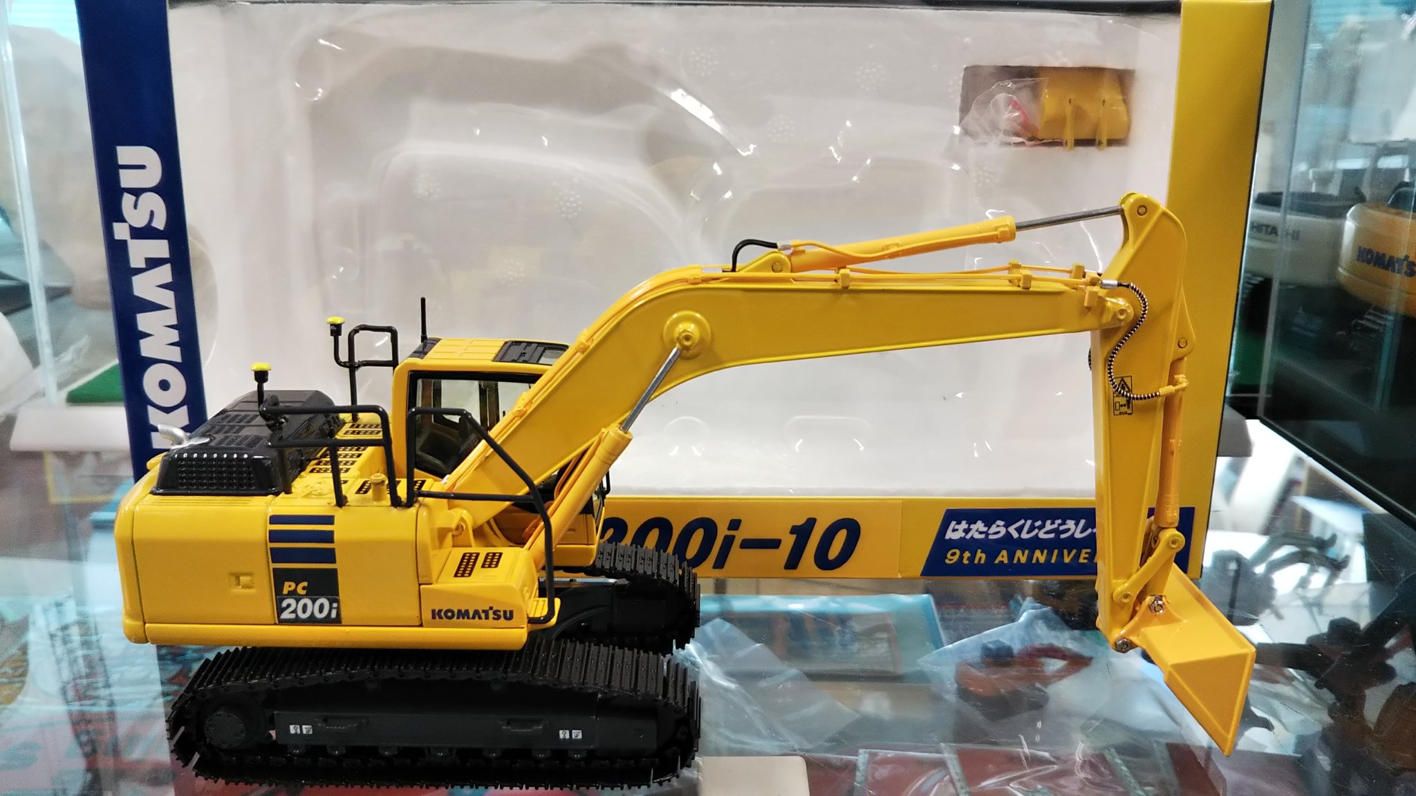 非売品 コマツ PC200-11 ミニチュア アクリルケース付 激レア 1/50