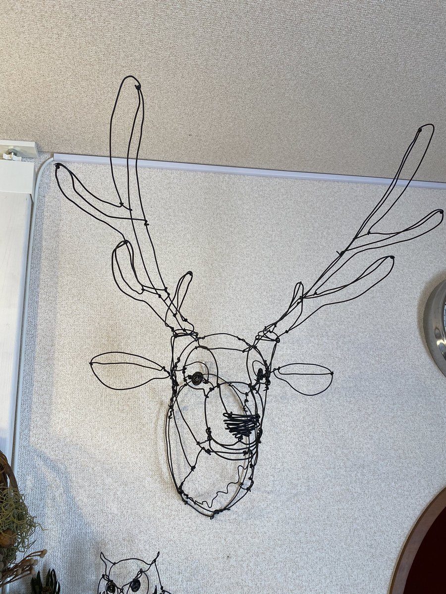 鹿。 奥さんからワイヤーアートで作られた鹿の頭が欲しいと言われ