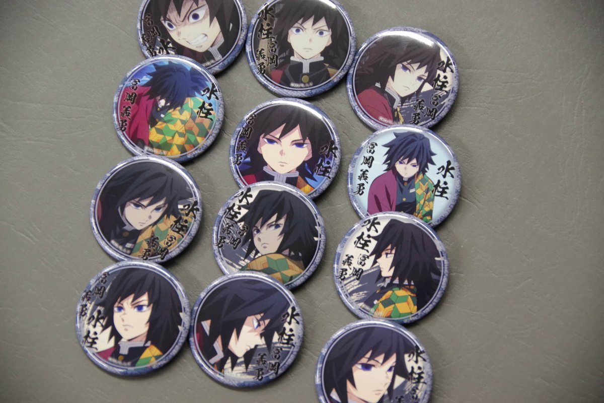 鬼滅の刃　ufotable キメツ学園　クリスマス編　缶バッジ　冨岡義勇 鬼滅の刃 ufotable 限定 キメツ学園 クリスマス編 アクリルスタンド A