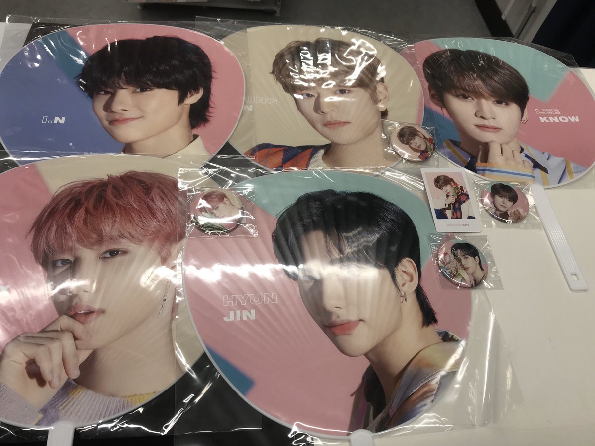 🟡 #スキズ #StrayKids #스트레이키즈 🟡 うちわや缶バッジが入荷