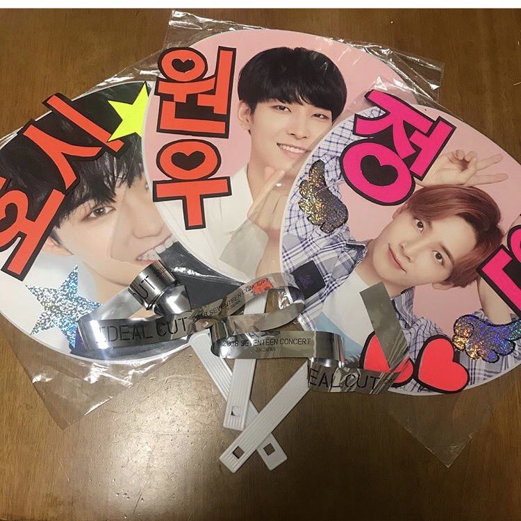 セブチも日本公演は公式うちわ以外禁止だけど範囲内でデコるのは