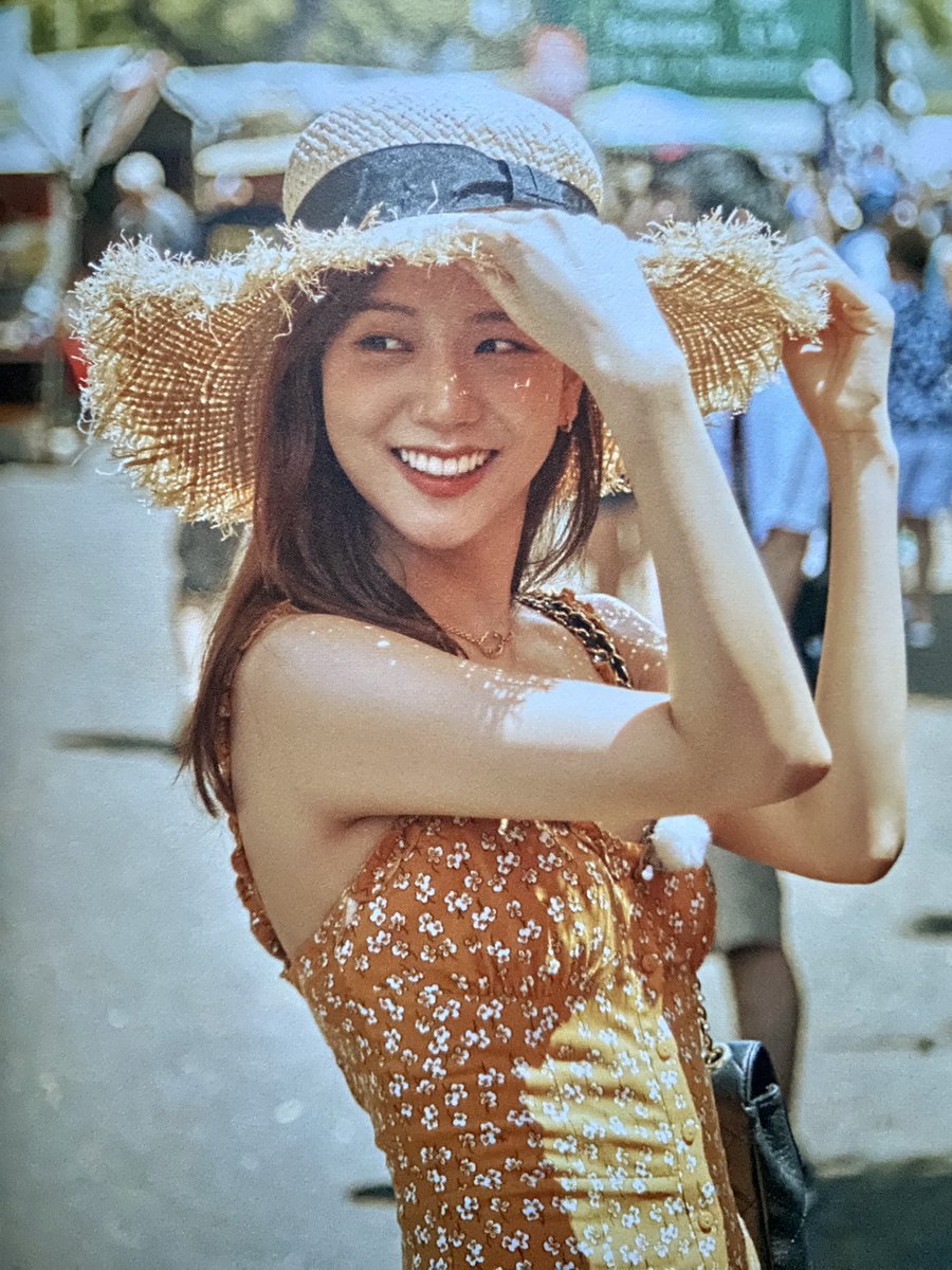 Jisoo and Jennie Summer Diary in Hawaii #blackpinkscan #blackpink