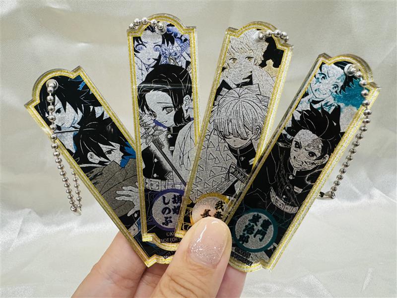 鬼滅の刃 メタリックアクリルキーホルダー4種セット 鬼殺隊 鬼滅の刃