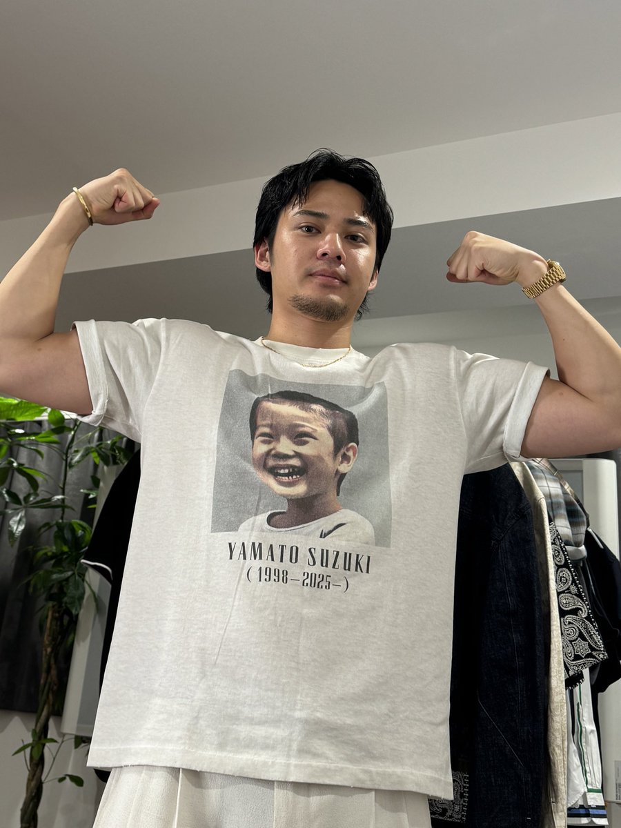 ちなみにTシャツはLサイズでこんな着用感になります ※腕太すぎて参考に