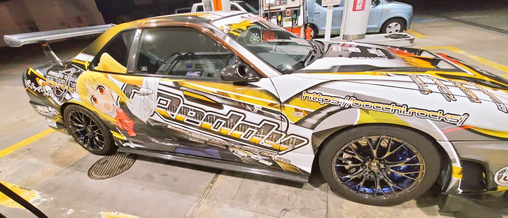 初めての痛車！GReddyな感じに ぼっち・ざ・ろっくの喜多ちゃん、虹夏