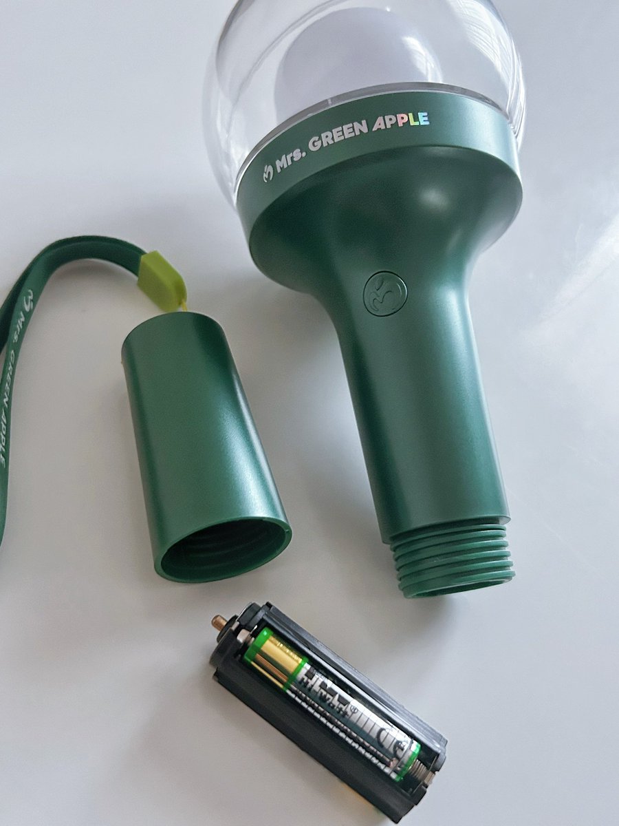 ライトスティック🍏 電池交換は 簡単に手で開けて 交換できます 単4、3
