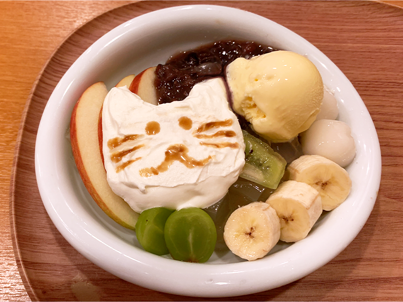 フルーツ白玉クリームあんみつ』に☁ 『追加ふわとろホイップ』を