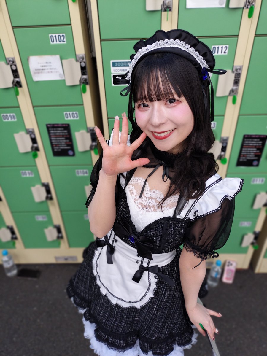 陽気がいい日の屋外特典会はチェキも映りいいしたくさんまわしちゃう