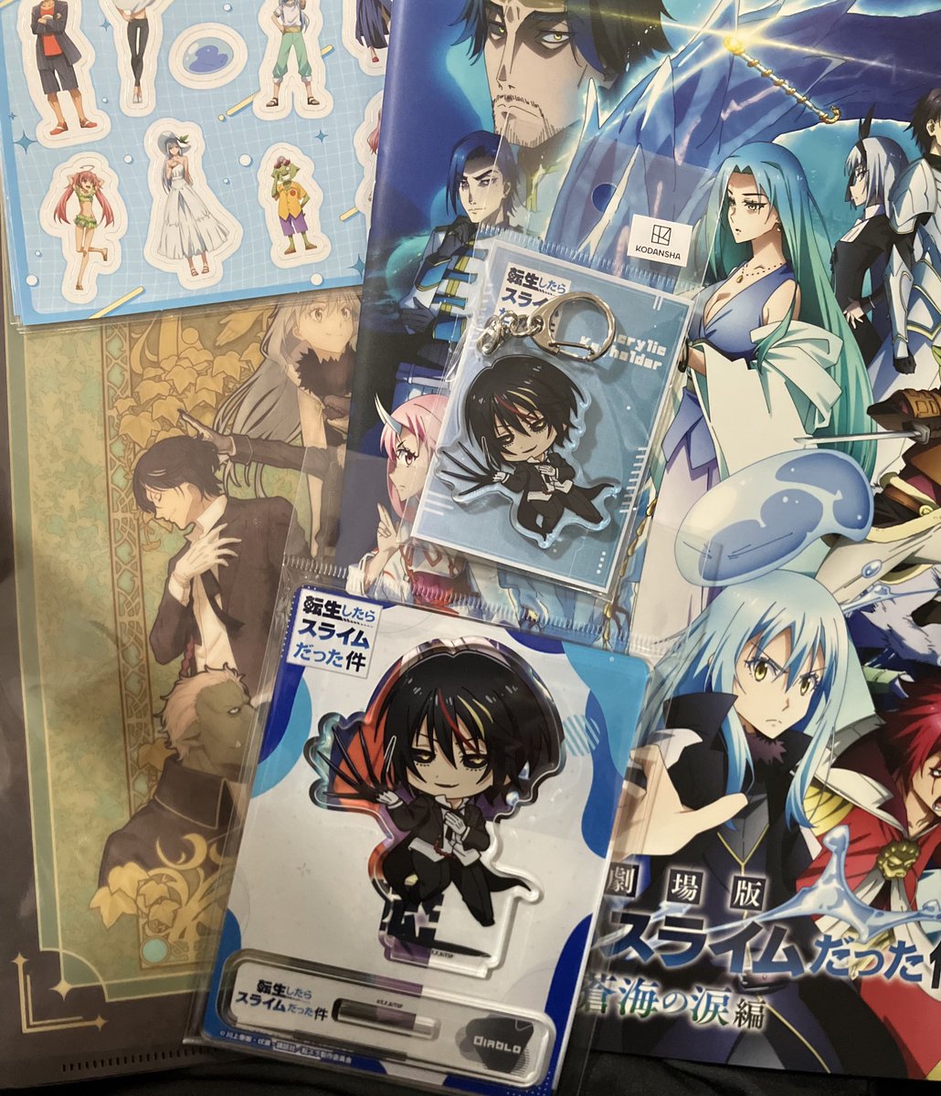 グッズはこれしか買ってません。 (左上は特典。左下のクリアファイルは