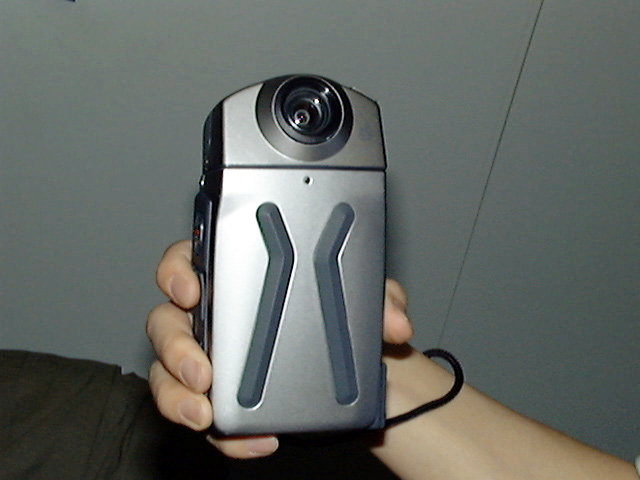 日立、MPEG1形式の動画記録が可能なデジタルカメラを開発