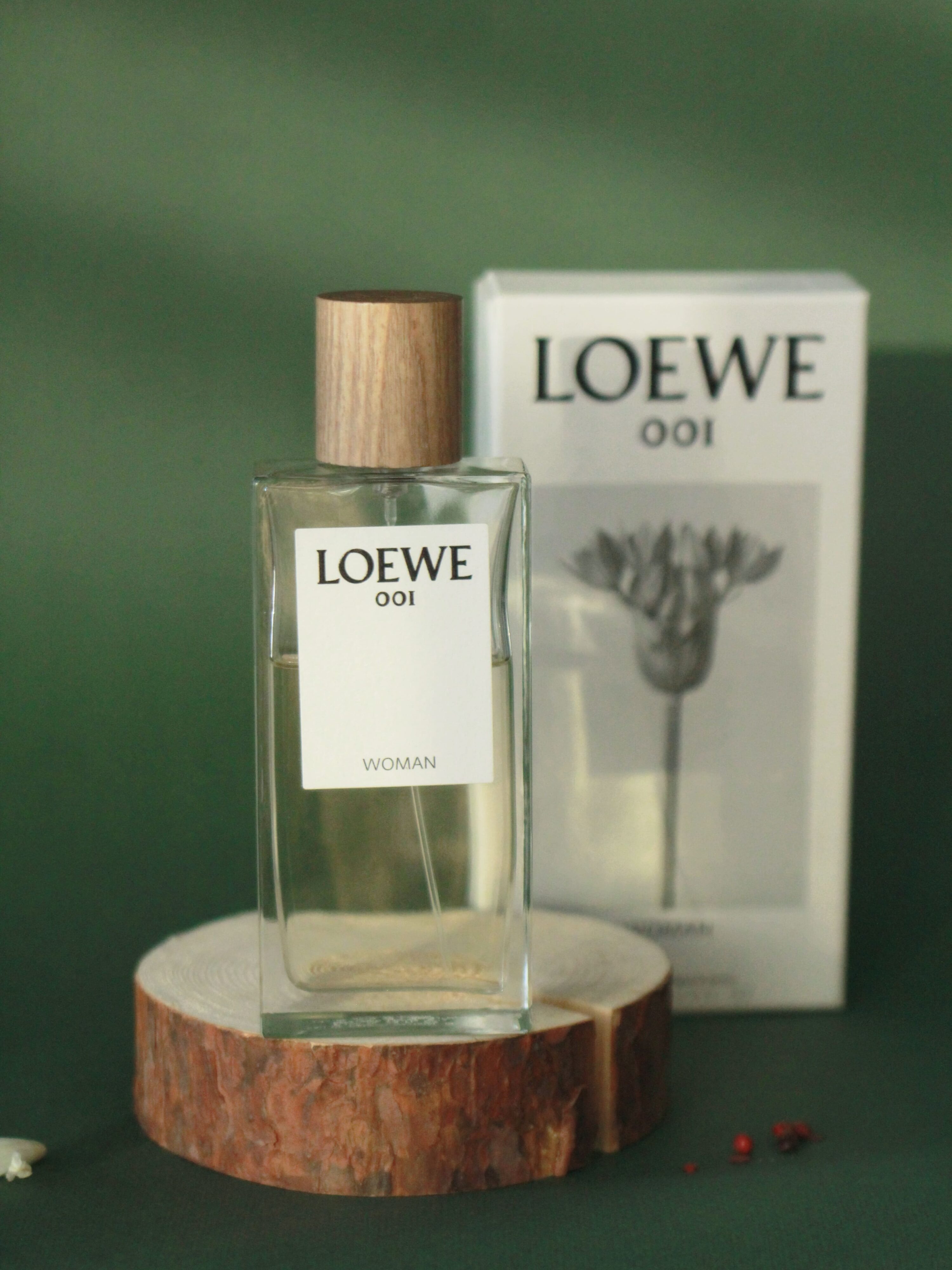 Loewe 001 Woman – PerfumeAndBooks