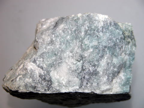 大佐山の翡翠とジルコン : 理学部のゴミ箱（副題 鉱物才集日記）