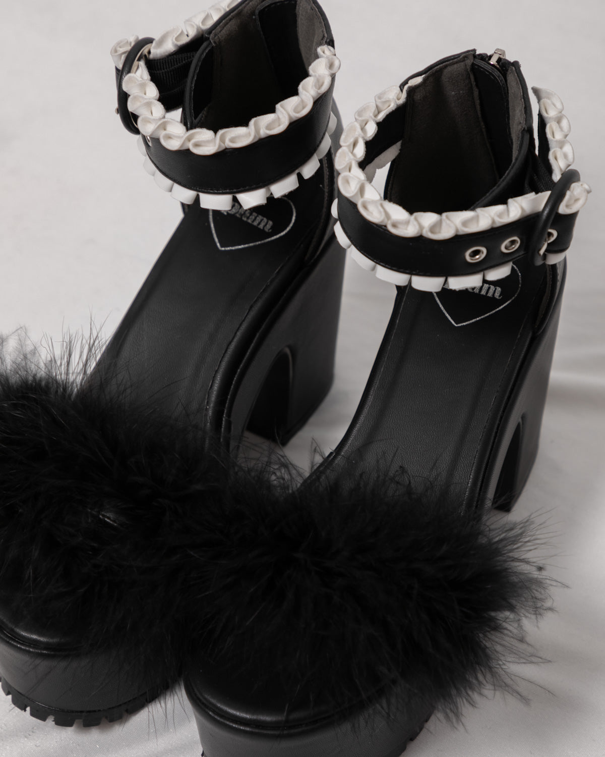 pium ピウム ボリュームリボンフリルベルトサンダル ボリュームリボン