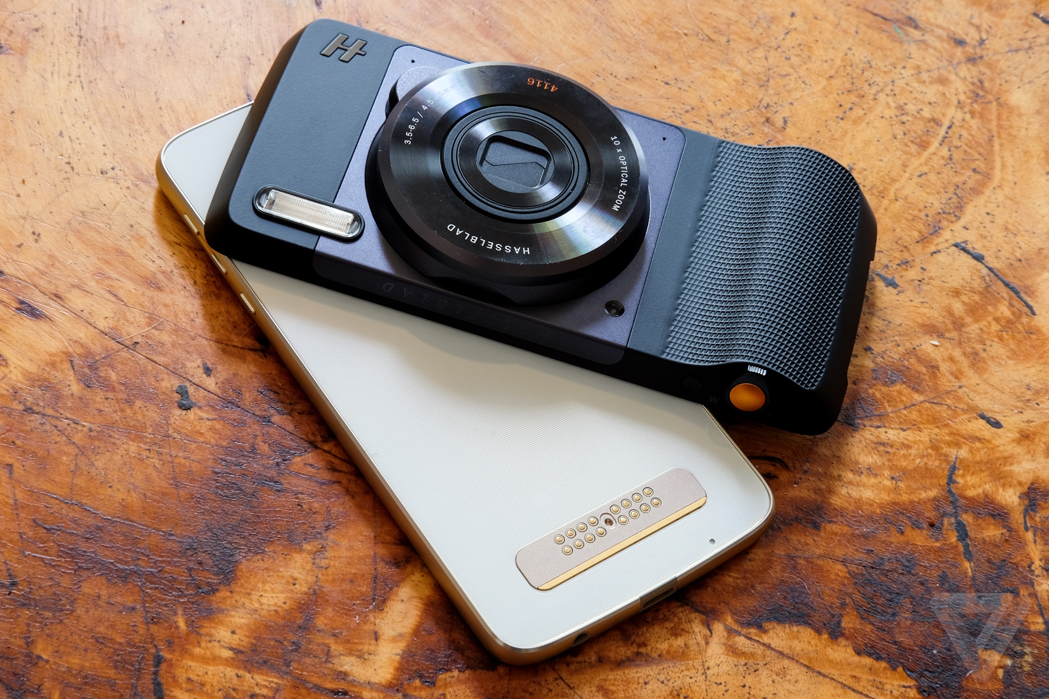 Hasselblad's new $250 MotoMod adds 10x optical zoom to the Moto Z