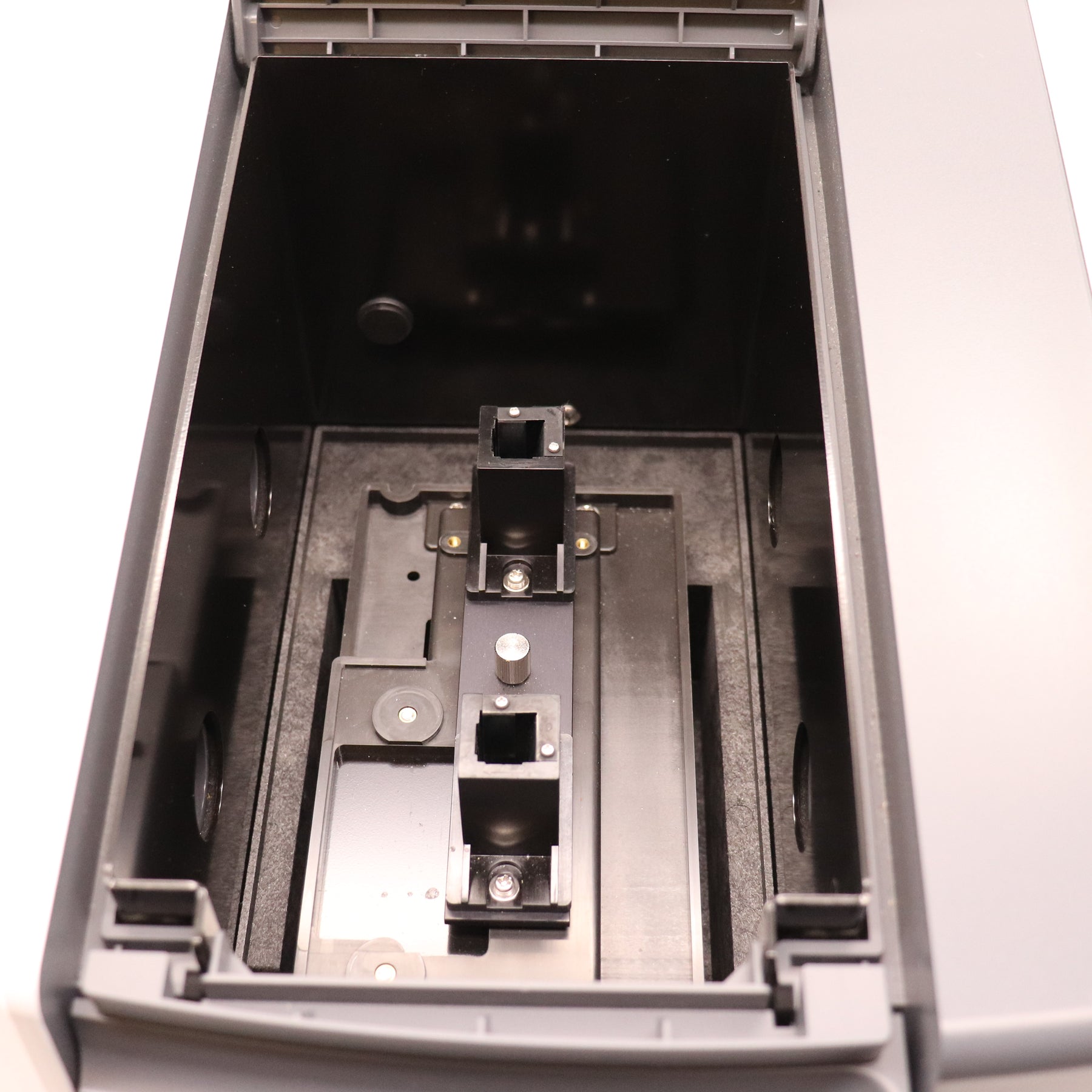 Shimadzu UV-Vis Spectrophotometer UV-2600 206-27600-42