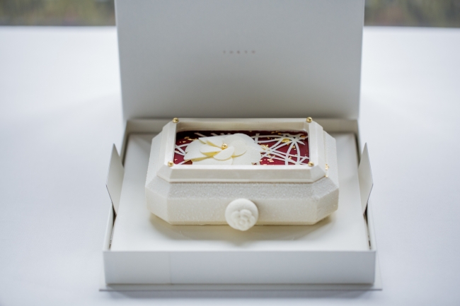 ベージュ アラン・デュカス 東京特製クリスマスケーキご予約開始のご