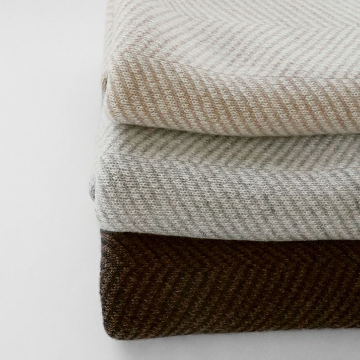 カシミヤ100％ヘリンボーン柄ブランケット | Milestone公式オンライン