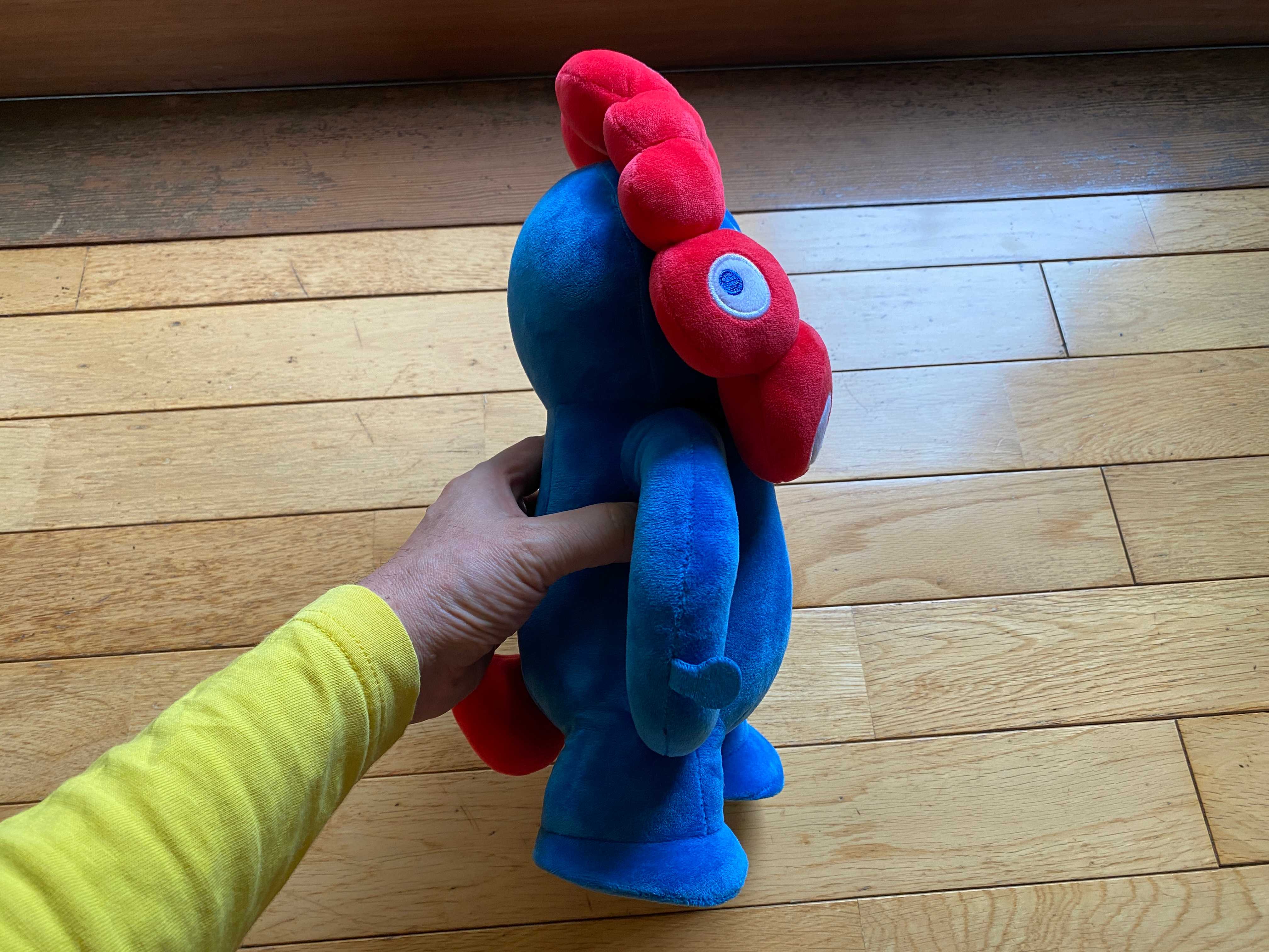 重さ2キロのミャクミャクメディシンボールでエクササイズ