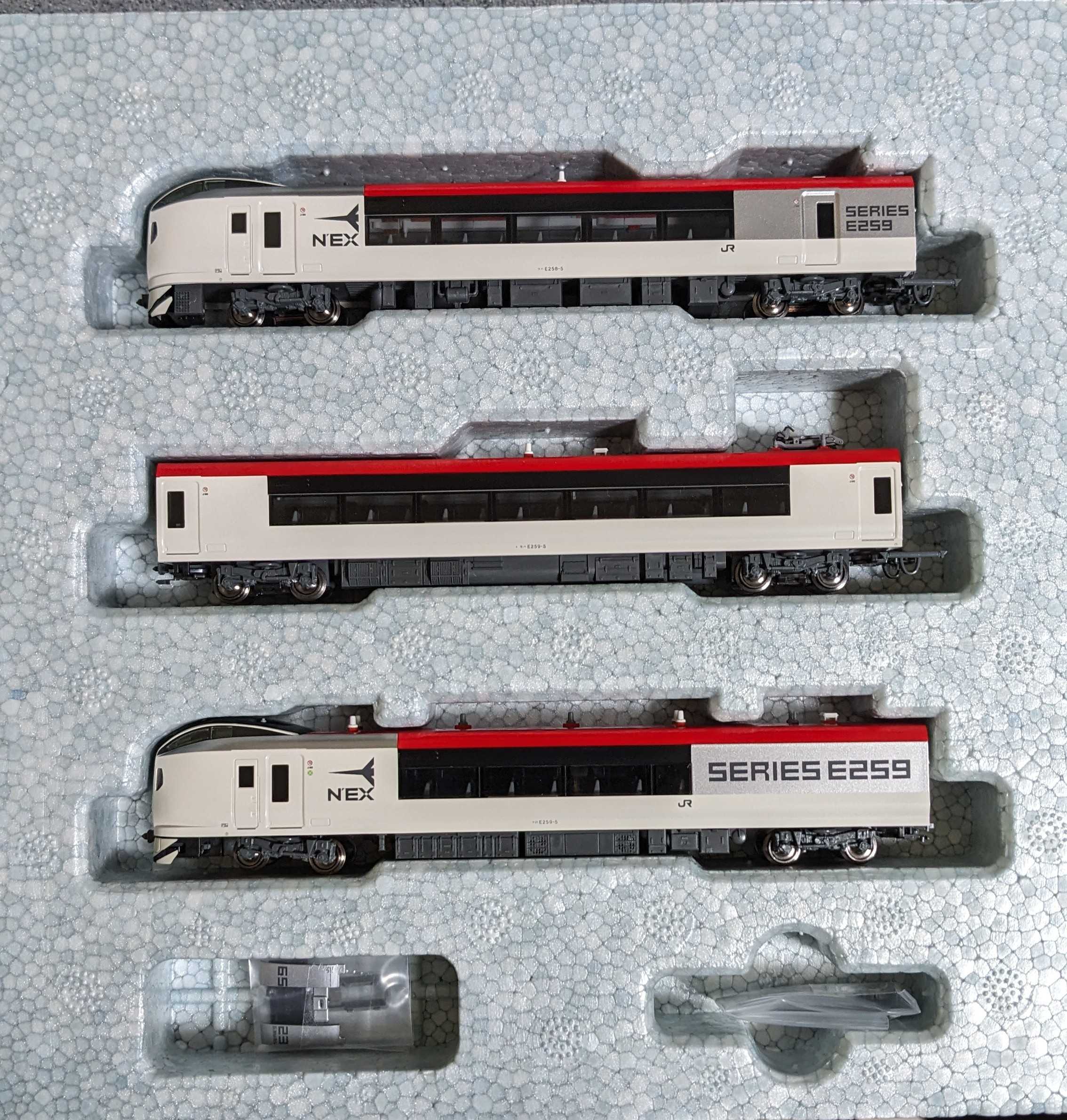 🔴入線 KATO 10-1933 E259系「成田エクスプレス」(ﾘﾆｭｰｱﾙｶﾗｰ) - 竹ノ塚