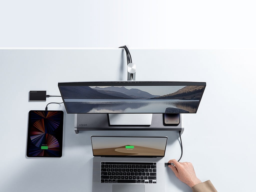 モニタースタンドと一体化した12-in-1 ドッキングステーション「Anker