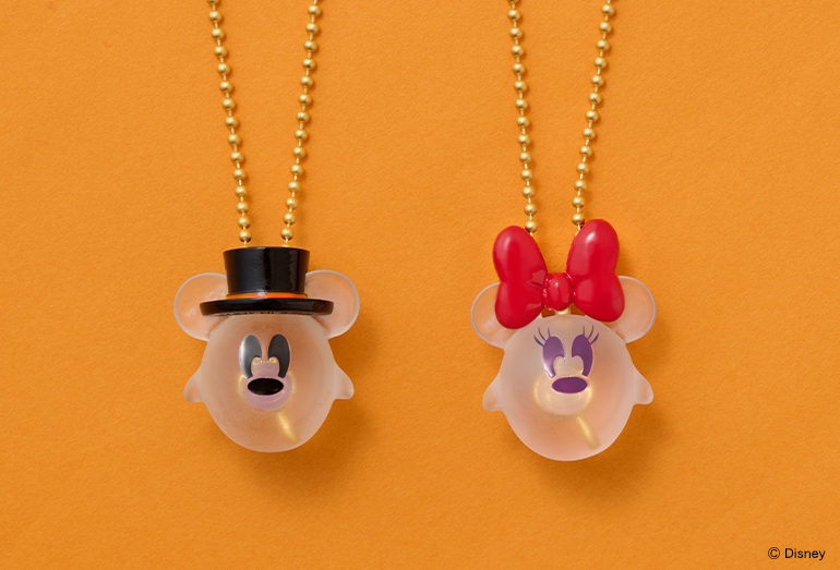 スケルトンなゴーストの姿に仮装した”Mickey” & “Minnie” Ghostが登場