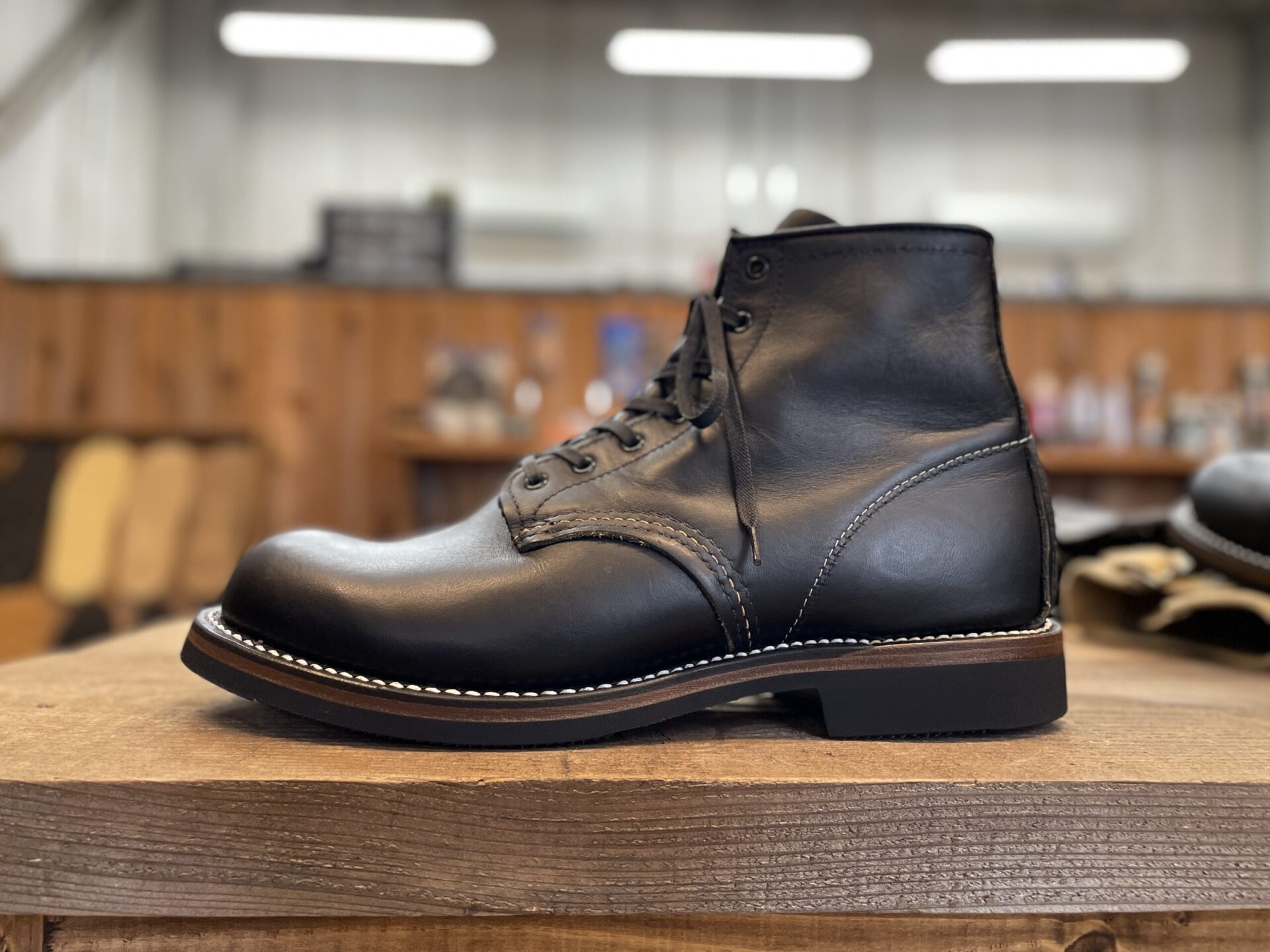 レッドウイングのベックマンを、軽量で履き易くするカスタム - 靴修理