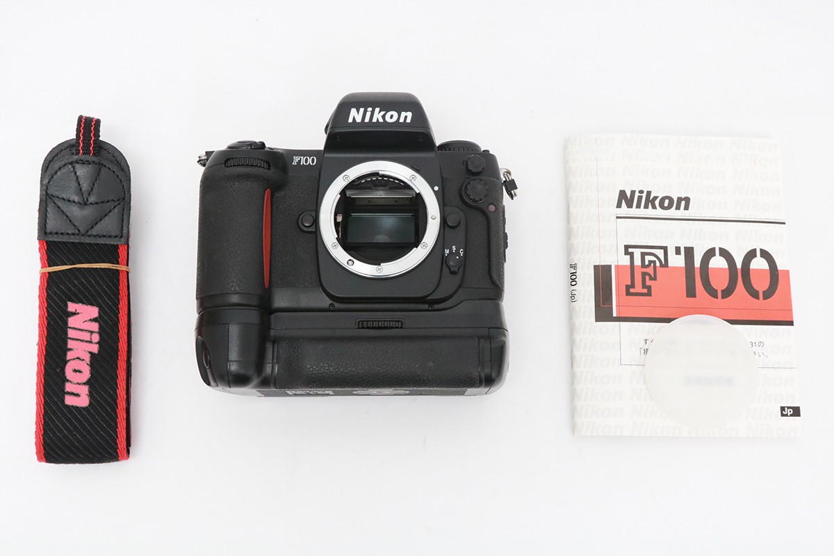 F100 ボディ＋MB-15（F100用バッテリーグリップ） CA01-M3904-3V1C