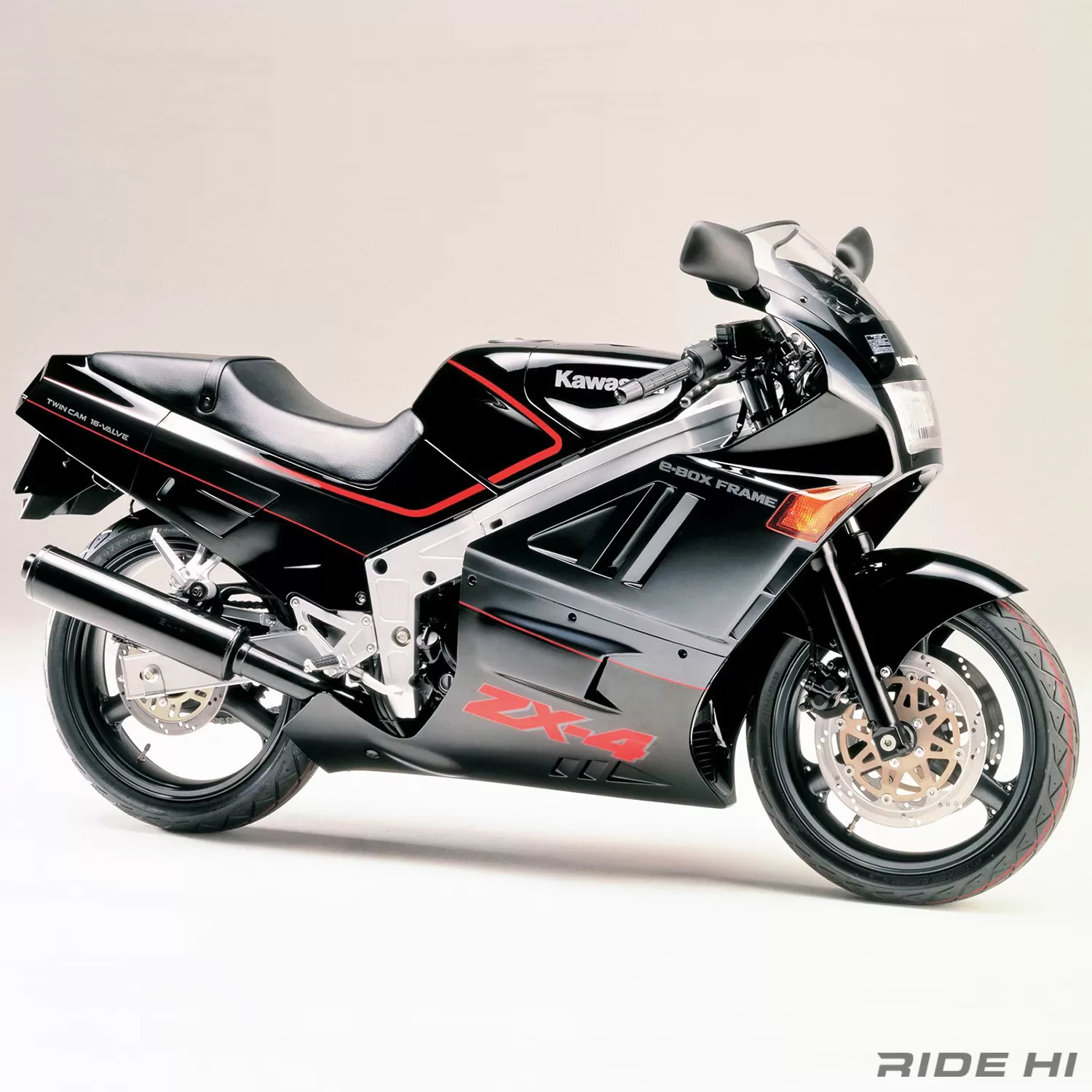 ZX-4はレプリカを上回るポテンシャルのSSを目指した！【このバイクに