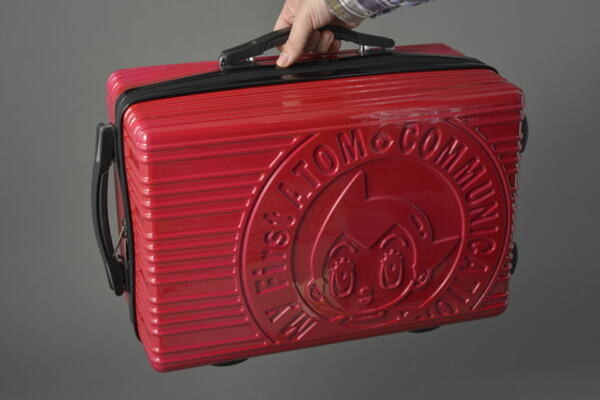 本日より「ATOMキャリーケース」が購入受付開始！【週刊鉄腕アトムを作