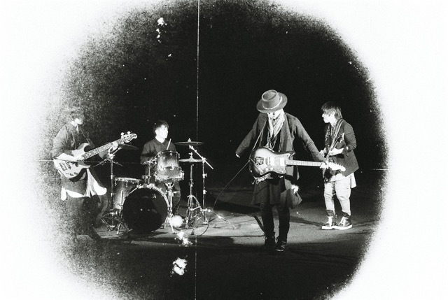 RADWIMPS、両A面Sg『記号として / 'I' Novel』を胎盤ツアー最終日に