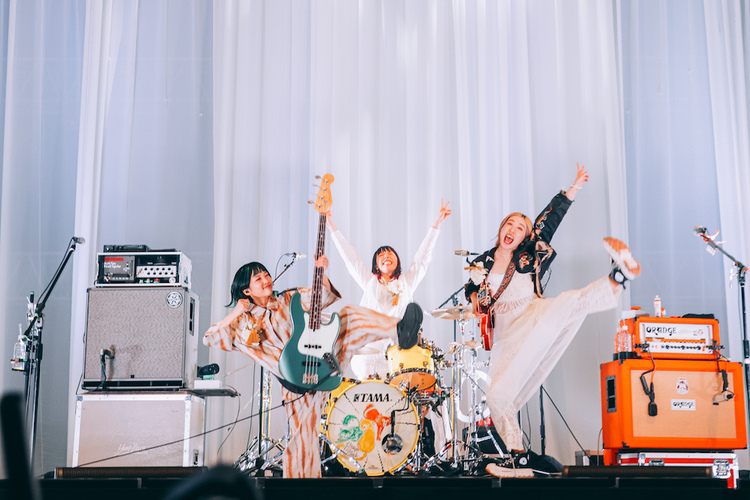 Hump Back、永遠の愛とロックンロールを誓った「“打上披露宴” at 日本