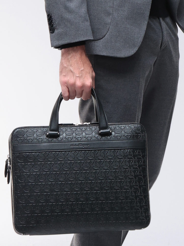 Salvatore Ferragamo (サルヴァトーレフェラガモ) エンボスガンチーニ