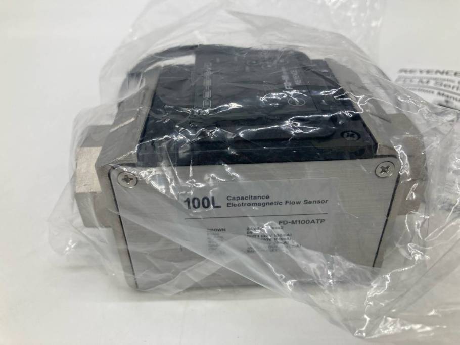 KEYENCE FD-R50 Clamp Type Flow Sensor - 40A/50A Liquid Flow Meter