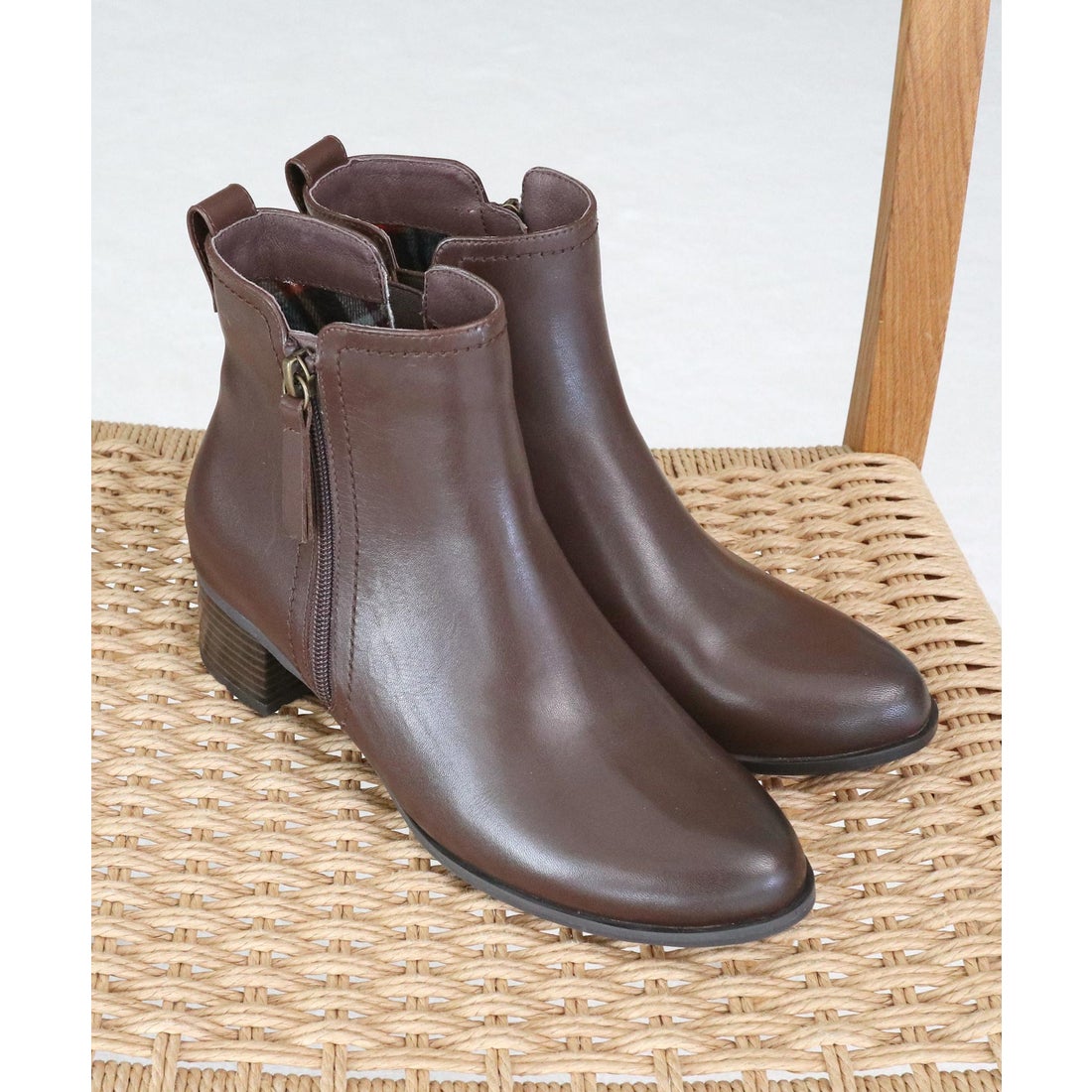 本革】 サイドジップショートブーツ 21536 （ダークブラウン） -モード