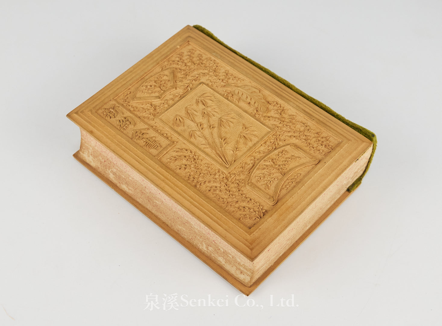 1896年《新約全書》委辦譯本｜黃絲絨書脊木雕封面附原裝木雕木盒1896