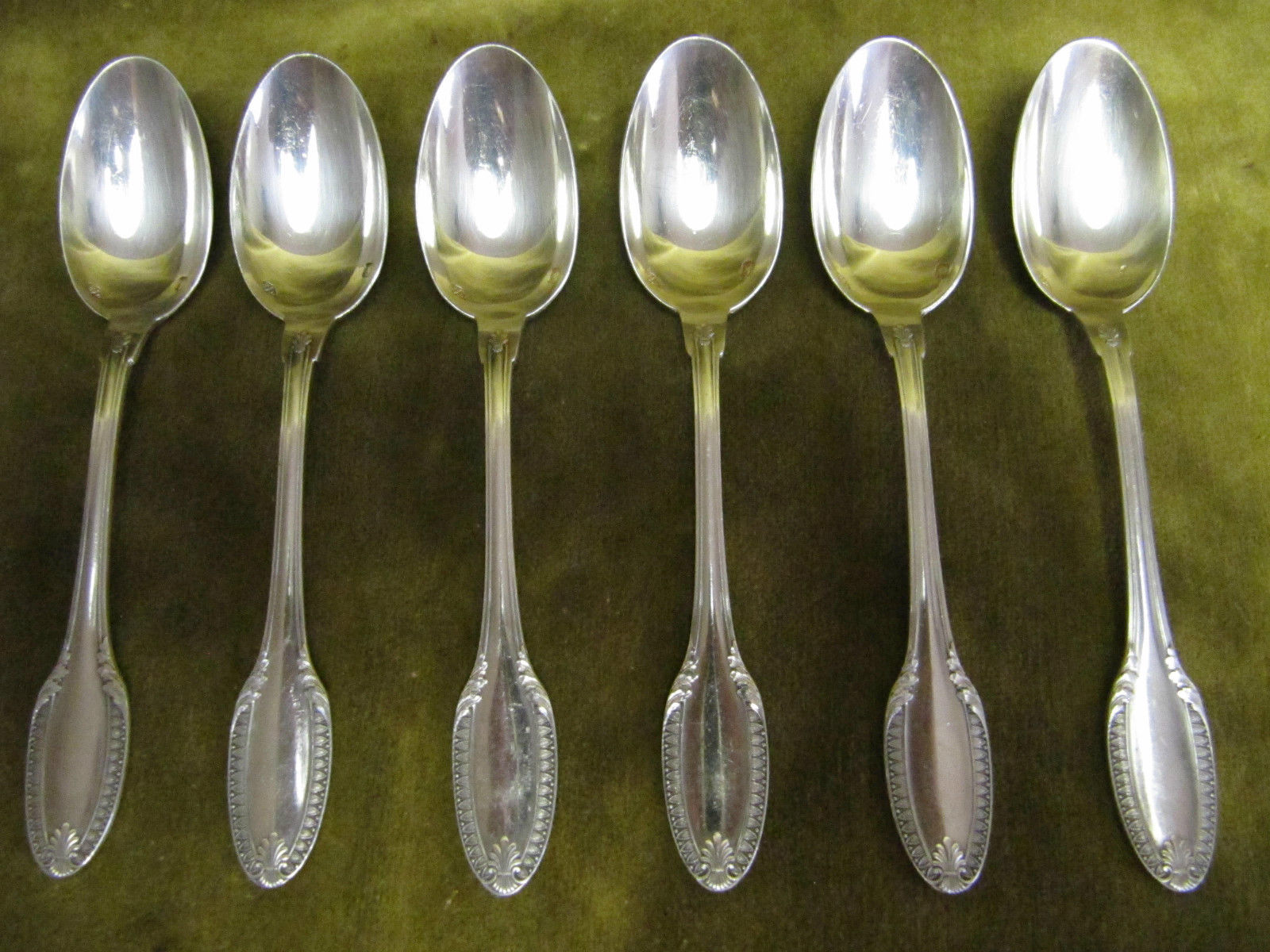 フランスのピュイフォルカ（PUIFORCAT）シルバーカトラリーが放つ卓上