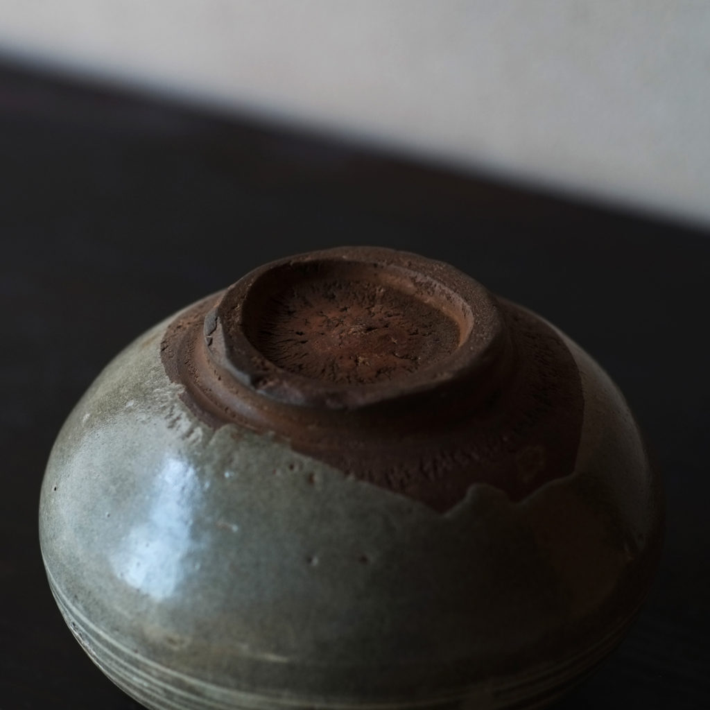 李朝小壺 三島 塩笥 黒高麗塩笥小壺・李朝初期・ぐい呑み 古美術 田代