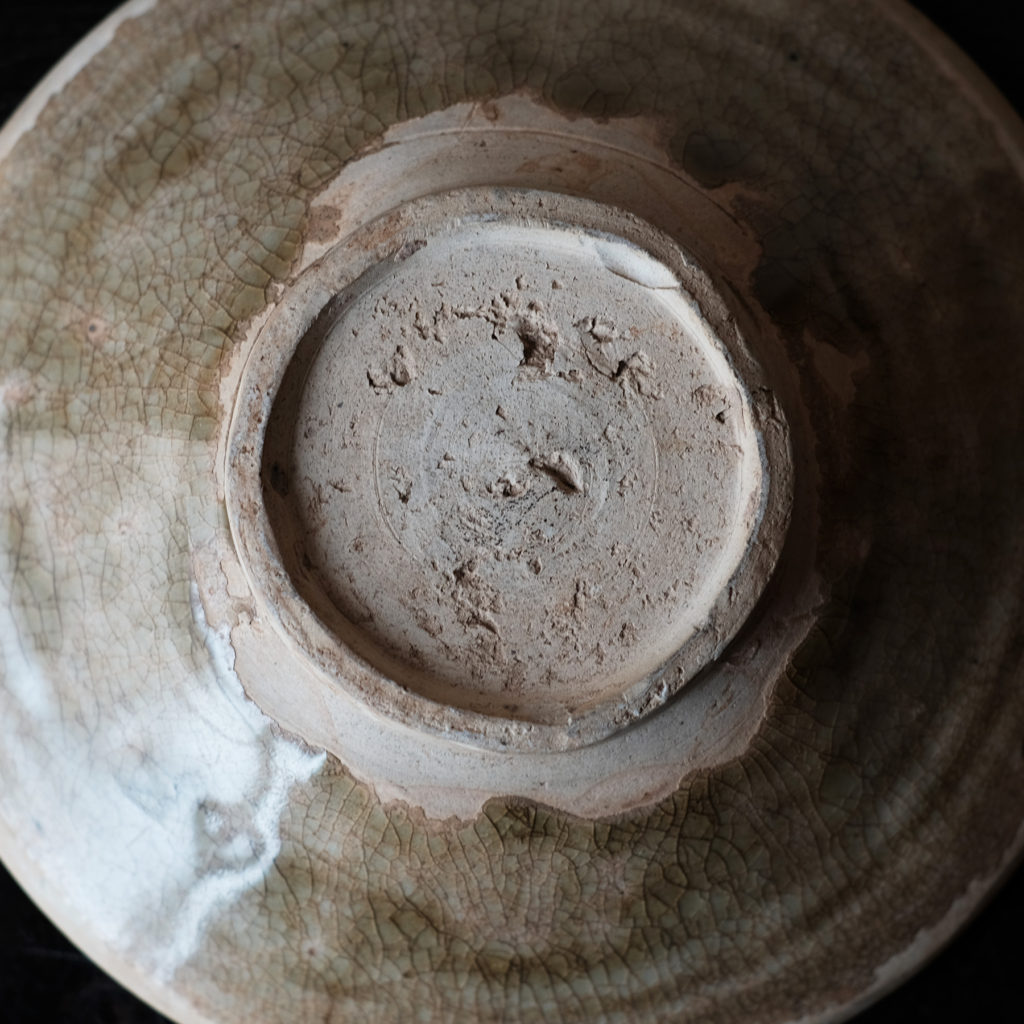 李朝（大越国） 青磁陽刻皿 | 骨董と詩学 Antique & Poetics | 蛇韻律