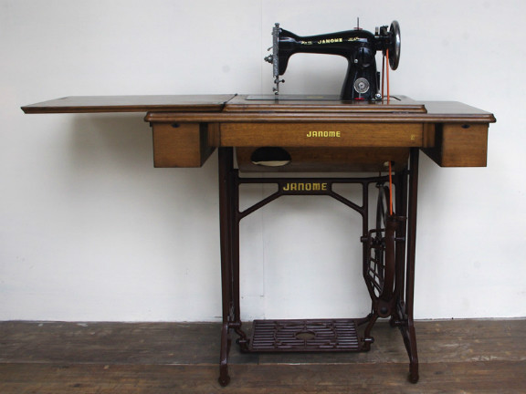 No.579 Janome ジャノメ製 家庭用足踏みミシン：アンティークミシン