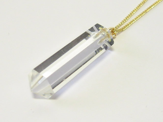 幸運を呼ぶお守りの水晶六角柱ペンダントを販売／幸せを呼ぶ石PAX