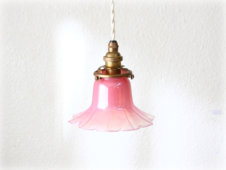 フレンチヴィクトリアン ピンクオパリンガラス フリルエッジ ランプ