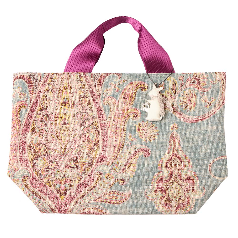 ペイズリートートバック うさぎチャーム付き: ファッション