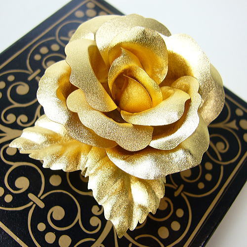 純金の薔薇バラの花 ブローチ コサージュ 髪飾り 金運のオブジェ 爆買